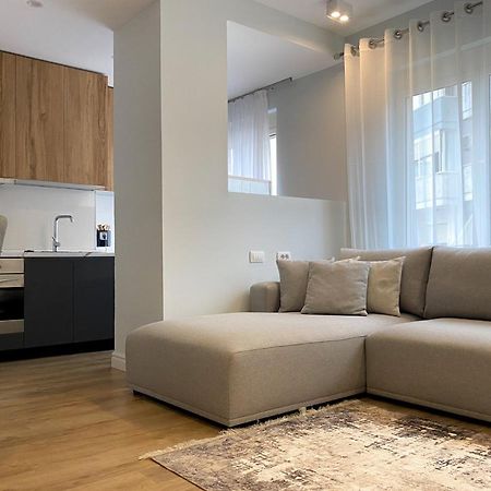 Centrally Located Glamorous Bright Apt Near Bazaar Тирана Екстер'єр фото