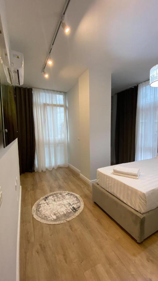 Centrally Located Glamorous Bright Apt Near Bazaar Тирана Екстер'єр фото