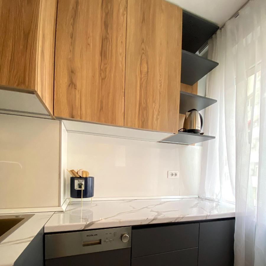 Centrally Located Glamorous Bright Apt Near Bazaar Тирана Екстер'єр фото