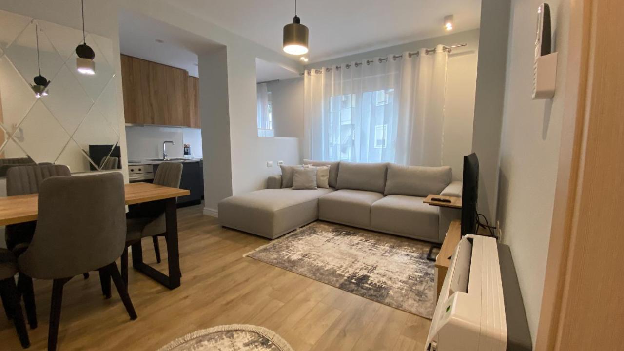 Centrally Located Glamorous Bright Apt Near Bazaar Тирана Екстер'єр фото