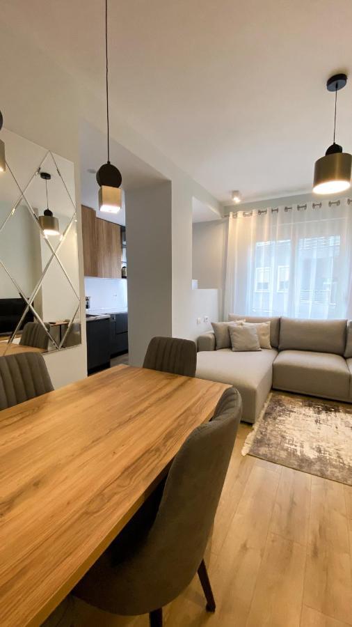 Centrally Located Glamorous Bright Apt Near Bazaar Тирана Екстер'єр фото