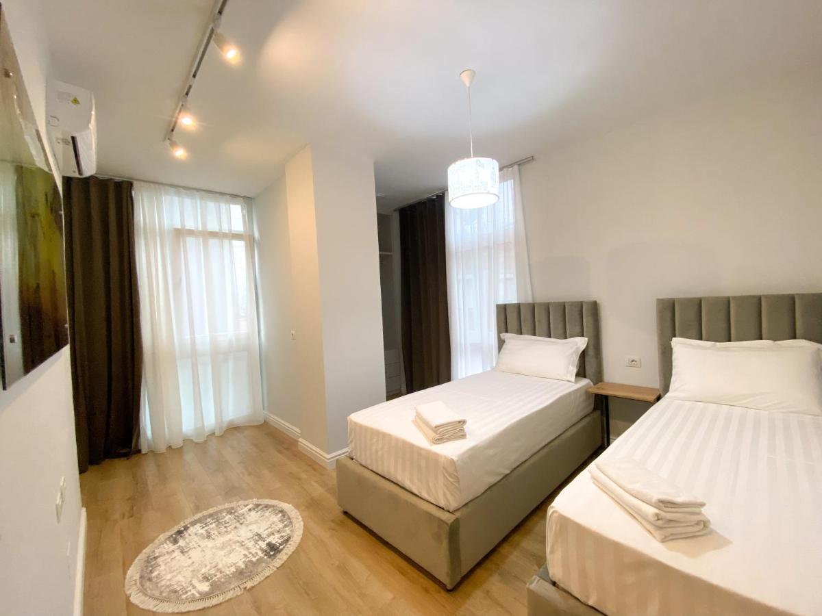 Centrally Located Glamorous Bright Apt Near Bazaar Тирана Екстер'єр фото