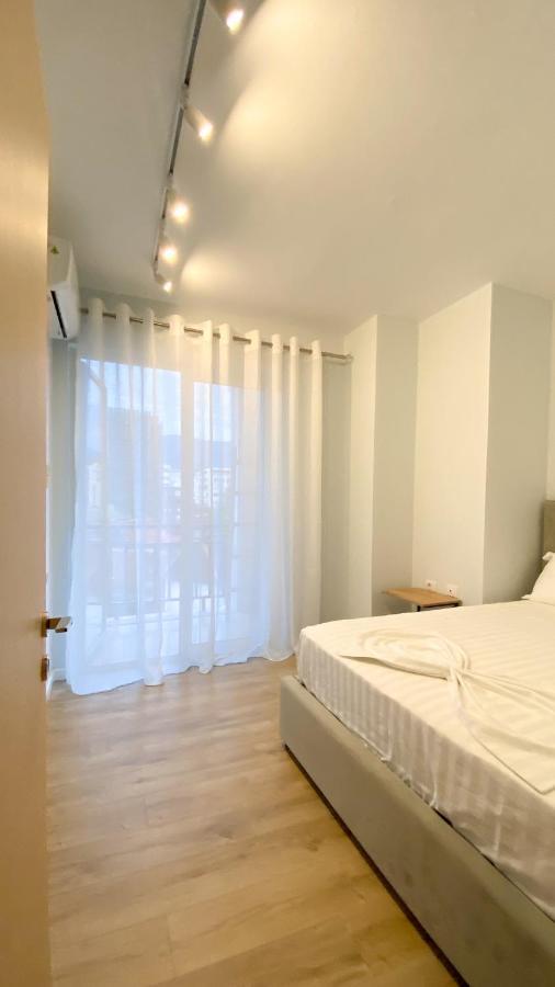 Centrally Located Glamorous Bright Apt Near Bazaar Тирана Екстер'єр фото