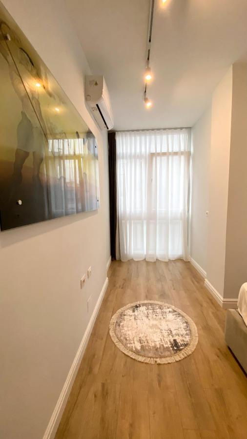 Centrally Located Glamorous Bright Apt Near Bazaar Тирана Екстер'єр фото