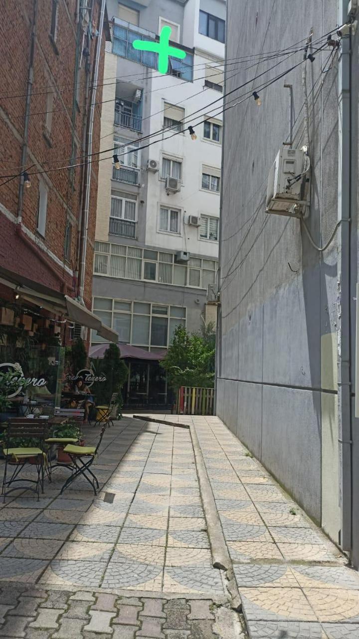 Centrally Located Glamorous Bright Apt Near Bazaar Тирана Екстер'єр фото